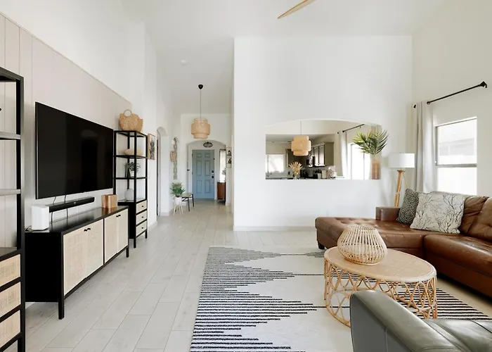 Flower Street House Pool, Spa, Golf! *