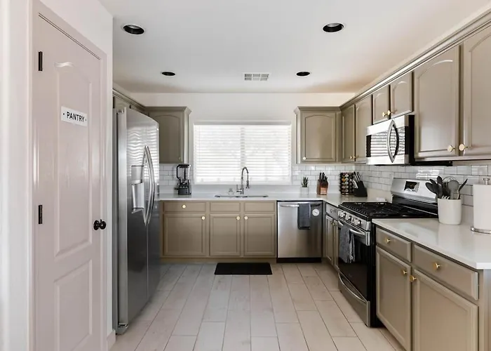 Flower Street House Pool, Spa, Golf! Queen Creek