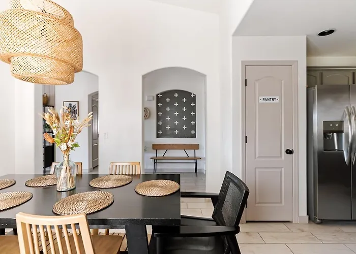 Flower Street House Pool, Spa, Golf! Holiday home