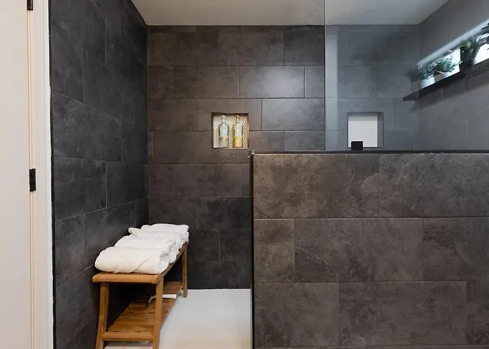 Flower Street House Pool, Spa, Golf! Holiday home