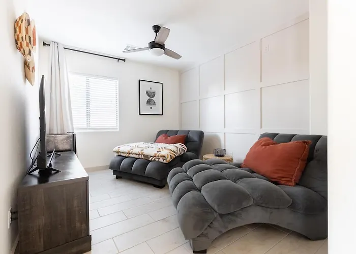 Holiday home Flower Street House Pool, Spa, Golf!